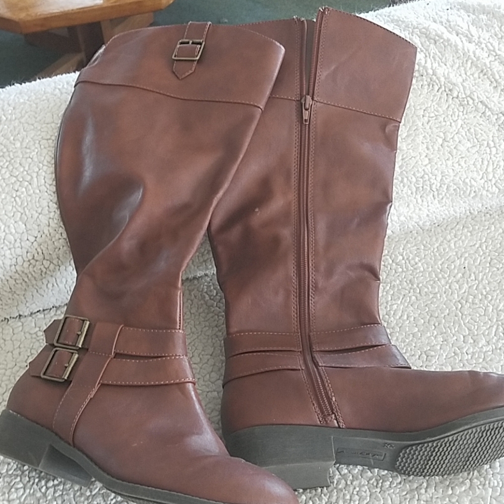 2 pairs of boots - Picture 4 of 8